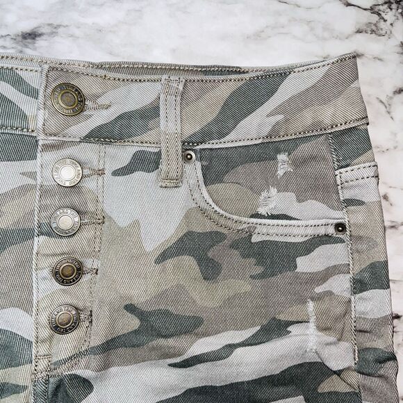 Time and Tru Shorts 5-Button Fly Raw Hem High Rise Camo Women 6 Outdoor Summer - Picture 3 of 6